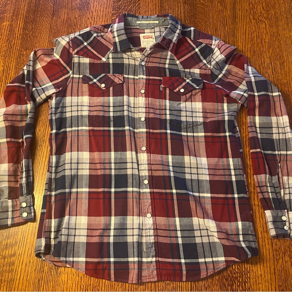 Levi’s Pearl Button Size Large Flannel
